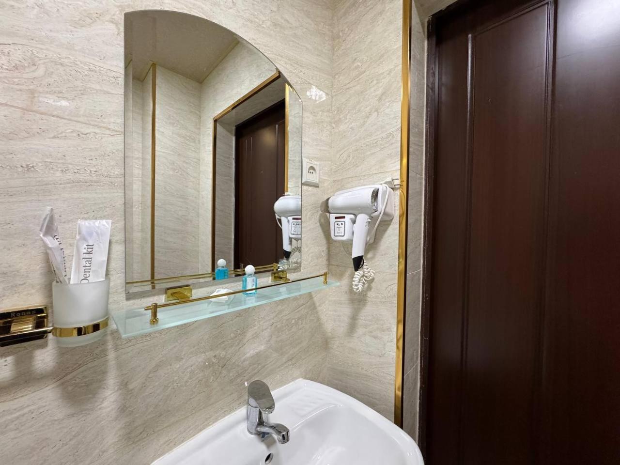 Sv Hotel Ташкент Екстериор снимка